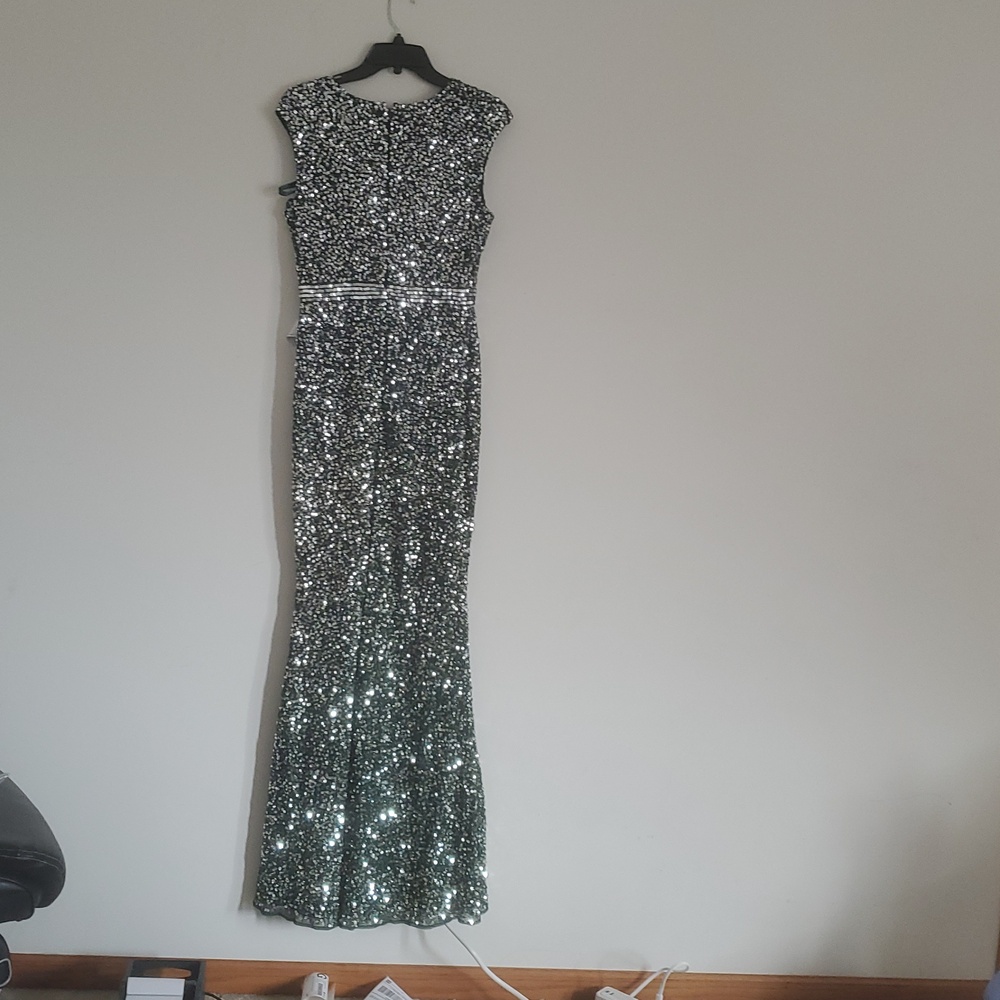 NWOT MACDUGGAL CAP SLEEVE SEQUINED HIGH SLIT GOWN - Picture 7 of 12